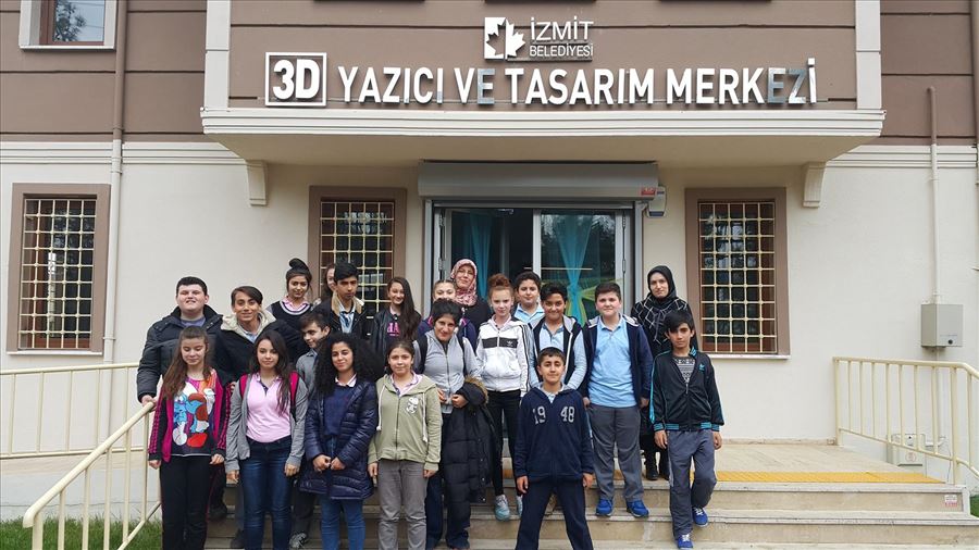 Ford Otosan Ortaokulu Öğrencileri 3D Yazıcı ve Tasarım Merkezinde