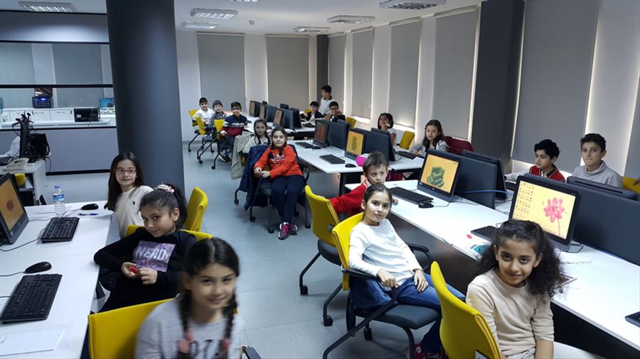 Ulugazi İlköğretim Okulu Öğrencileri 3D Yazıcı ve Tasarım Merkezinde