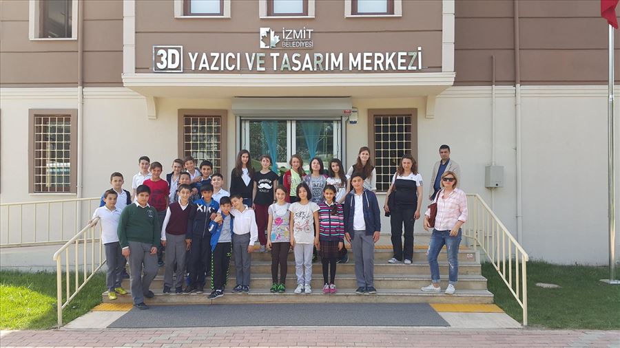 İzmit Mimar Sinan İlkokulu 3D Yazıcı ve Tasarım Merkezinde