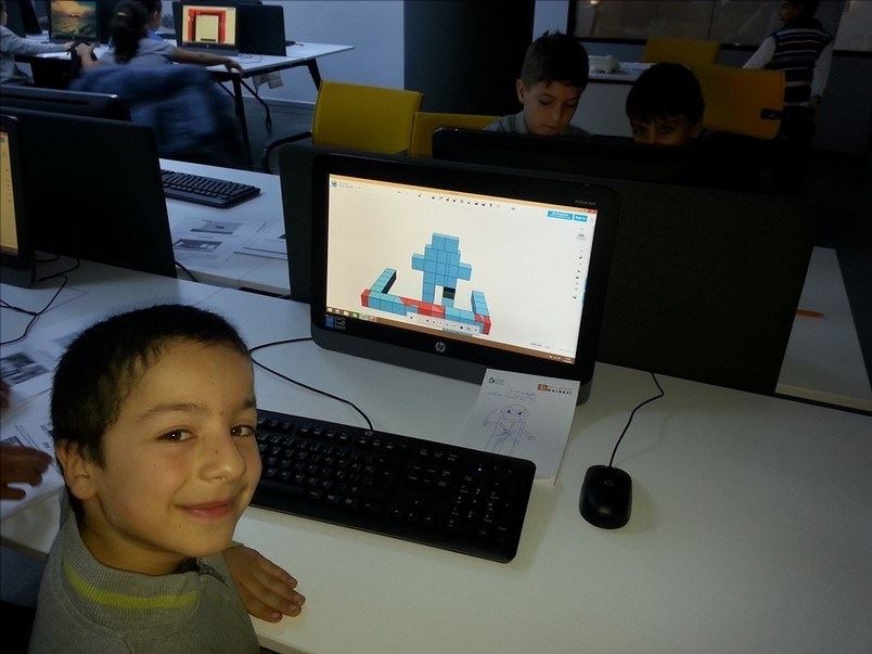 Türk Pirelli Ortaokulu Öğrencileri 3D Yazıcı ve Tasarım Merkezinde